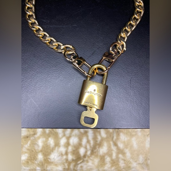Louis Vuitton #309 Lock & Key on Unbranded Gold Chain Bracelet - Picture 6 of 7